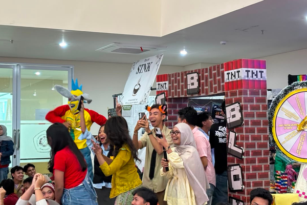 Potret Antusiasme Mahasiswa Jelang Pembukaan Commfest 2026
