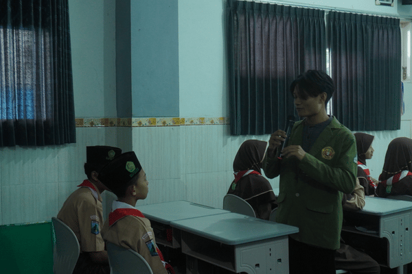 Sosialisasi oleh Harits kepada siswa-siwa MTS Nurul Huda Sedati