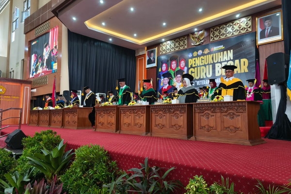 Suasana khidmat Pada Acara Pengukuhan Guru Besar