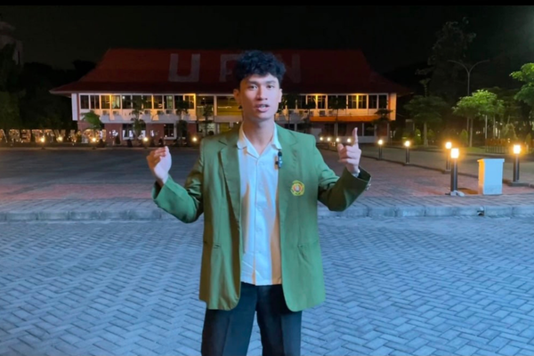 Luhur dalam video elimination round speech competition 16th English Parade