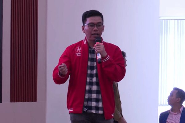 Pembicara Isnaendera Yusminanda sebagai Education Account Management East Telkomsel