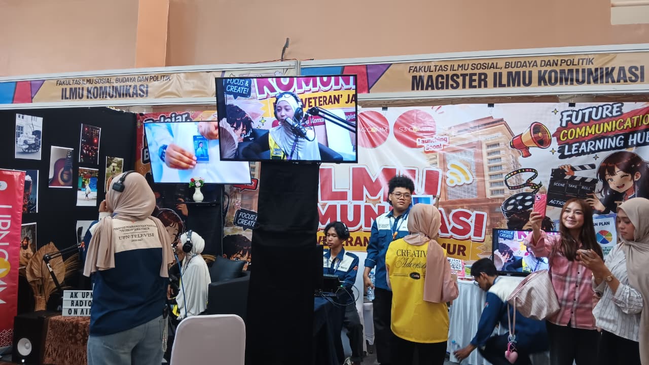 Keramaian Booth Ilmu Komunikasi bersama pengunjung (Dok.Pribadi)