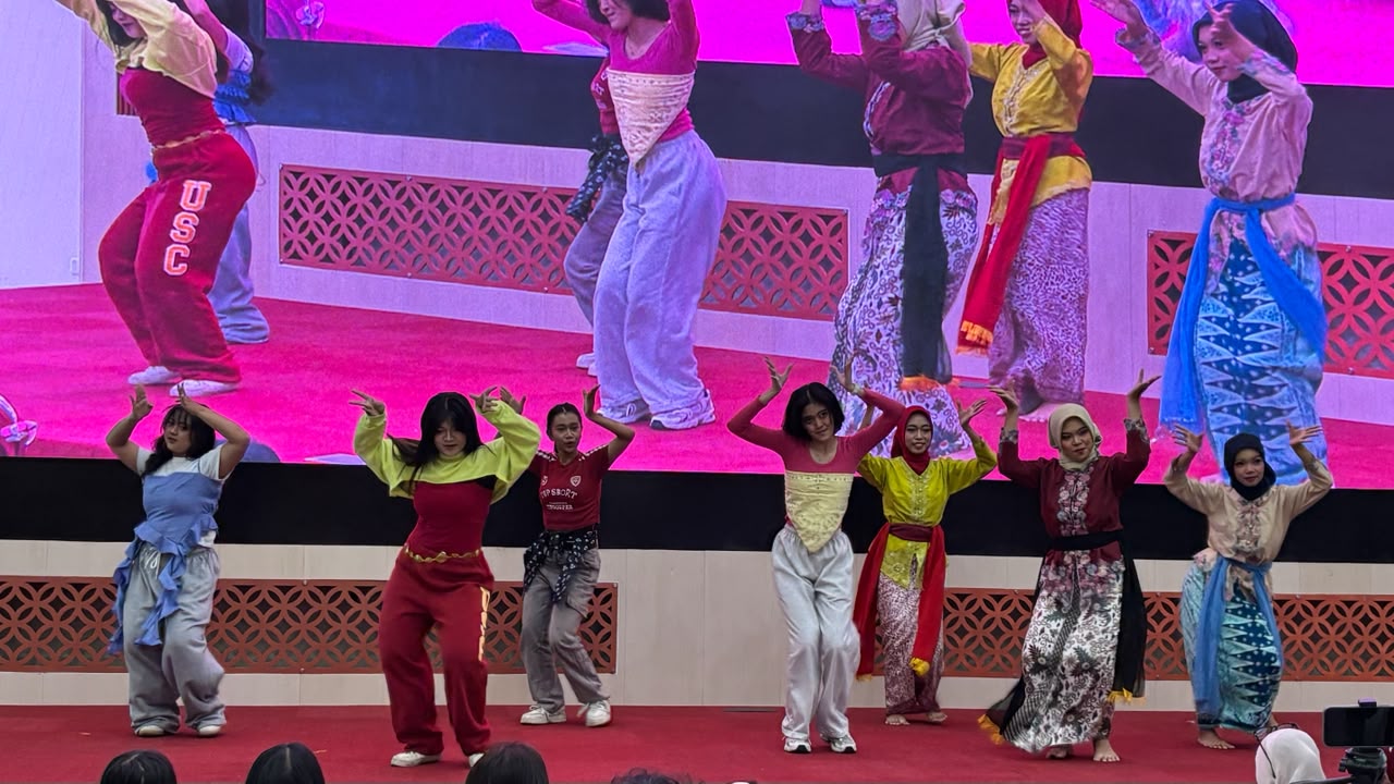 Penampilan tim Communication Dance Crew dengan Tari Tradisional pada acara Communication Festival 2026 (Dok. Pribadi)