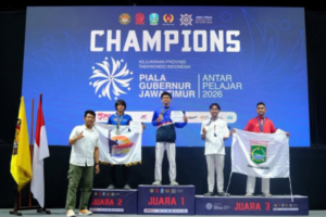 Momen Hugo saat menerima penghargaan perak (Dok. Pribadi)