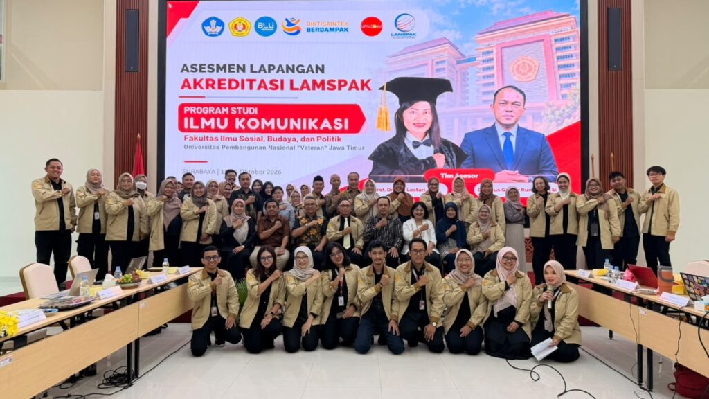Foto bersama dosen ilkom dengan para asesor lapangan/dok.ikomupnjatim